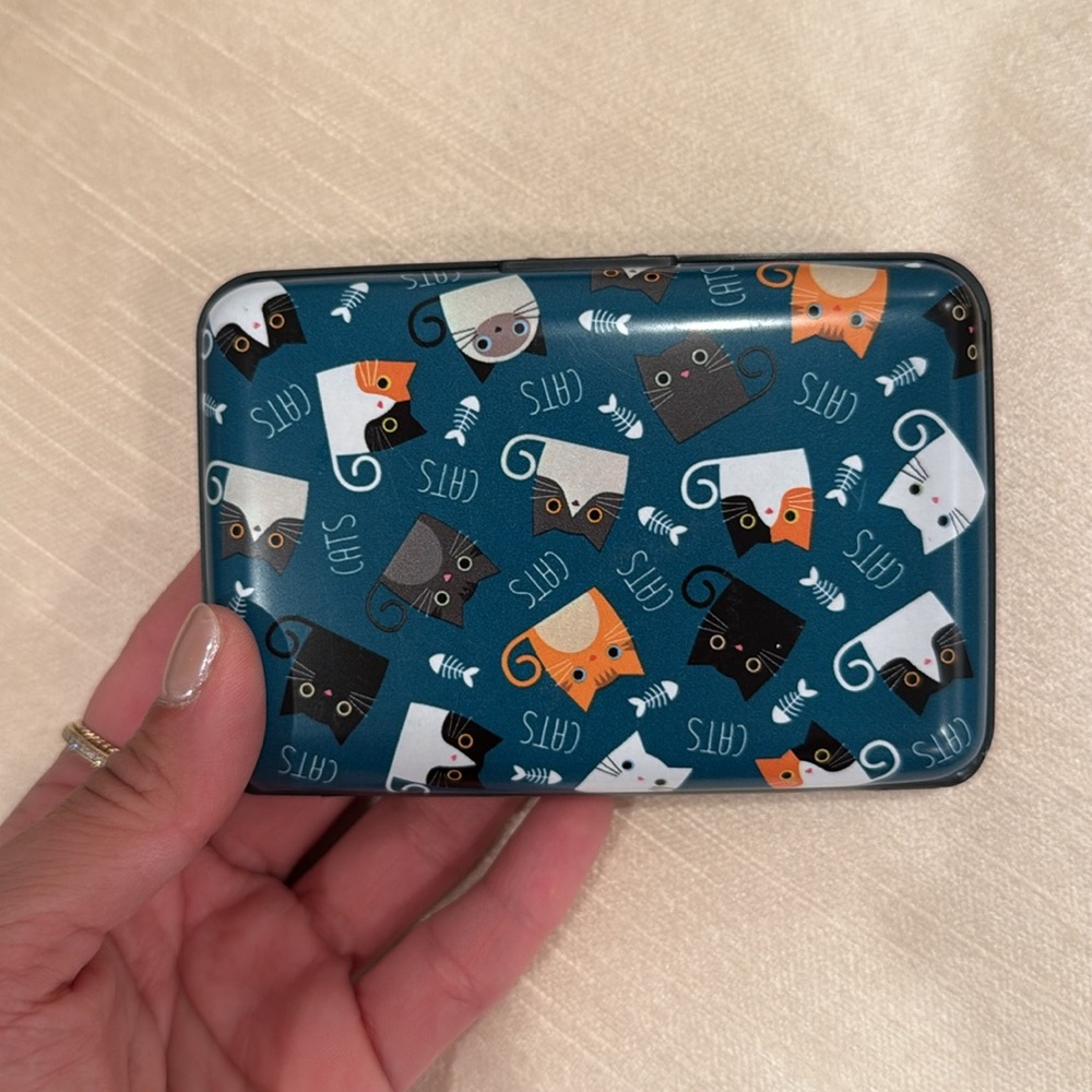 Armored Wallet: cats with fish